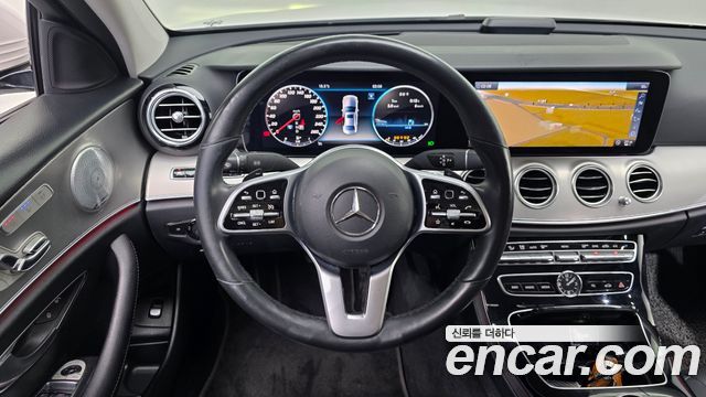 Mercedes-Benz E-Class 2019 — photo 14