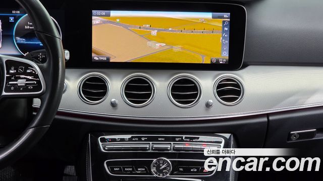 Mercedes-Benz E-Class 2019 — photo 16