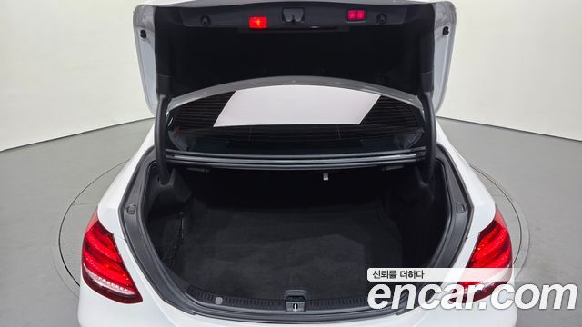 Mercedes-Benz E-Class 2019 — photo 20