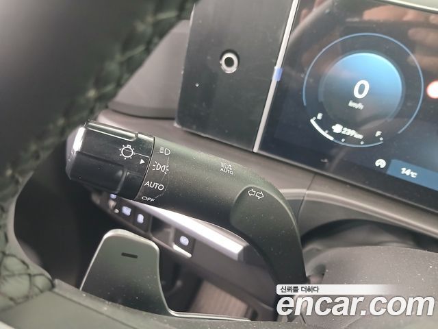Hyundai Santafe 2025 — photo 28