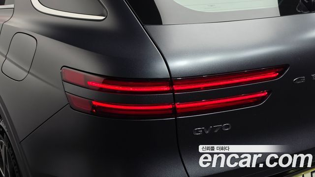 Genesis GV70 2021 — photo 9