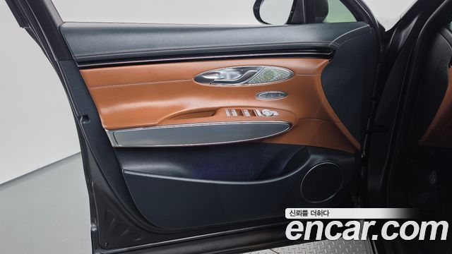 Genesis GV70 2021 — photo 14