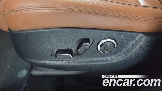 Genesis GV70 2021 — photo 32