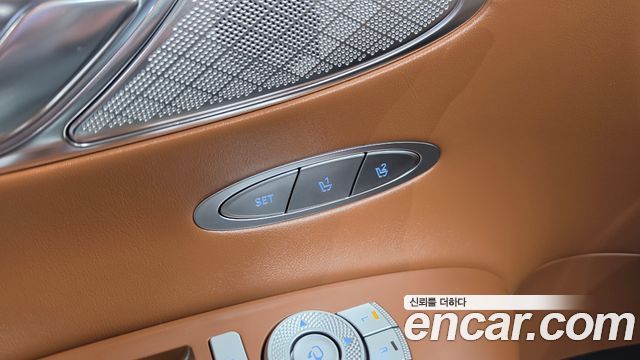 Genesis GV70 2021 — photo 39