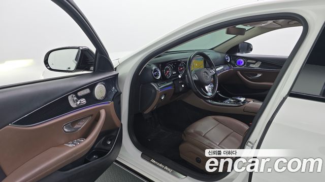 Mercedes-Benz E-Class 2018 — photo 10
