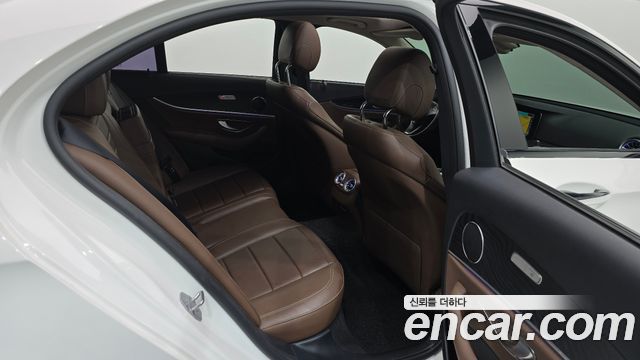 Mercedes-Benz E-Class 2018 — photo 11