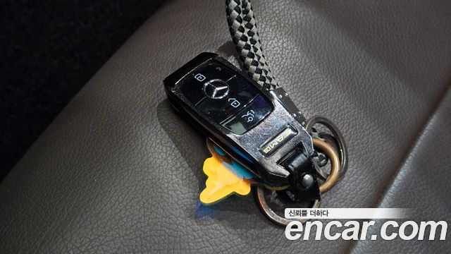 Mercedes-Benz E-Class 2018 — photo 18