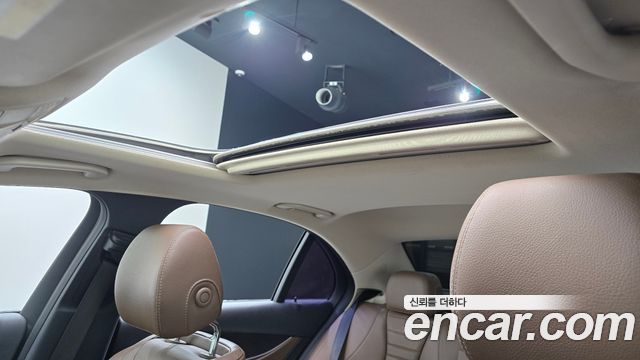 Mercedes-Benz E-Class 2018 — photo 19