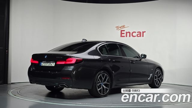 BMW 5-Series 2023 — photo 2