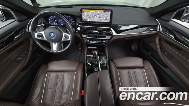 BMW 5-Series 2023 — photo 10