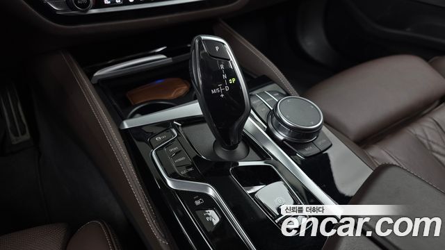 BMW 5-Series 2023 — photo 12