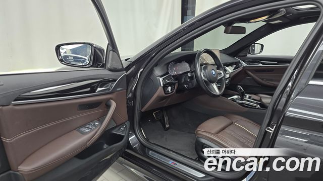 BMW 5-Series 2023 — photo 13