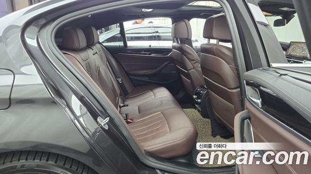 BMW 5-Series 2023 — photo 17