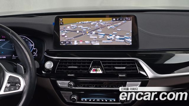 BMW 5-Series 2023 — photo 18