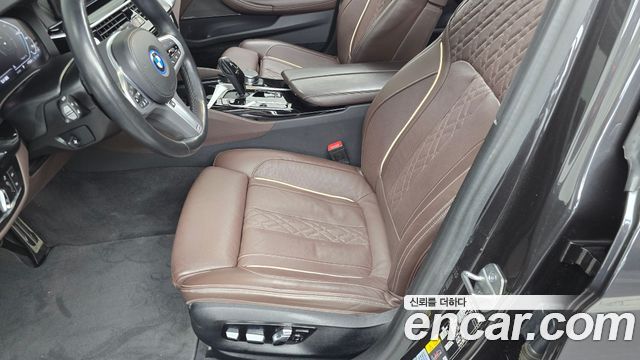 BMW 5-Series 2023 — photo 24