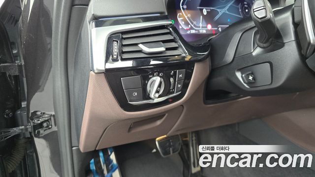 BMW 5-Series 2023 — photo 26