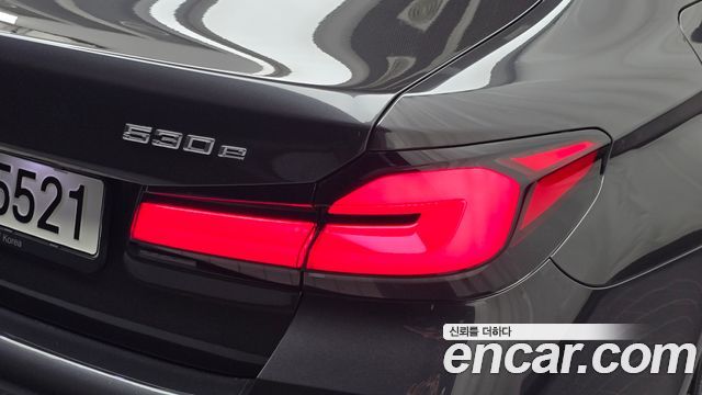 BMW 5-Series 2023 — photo 9