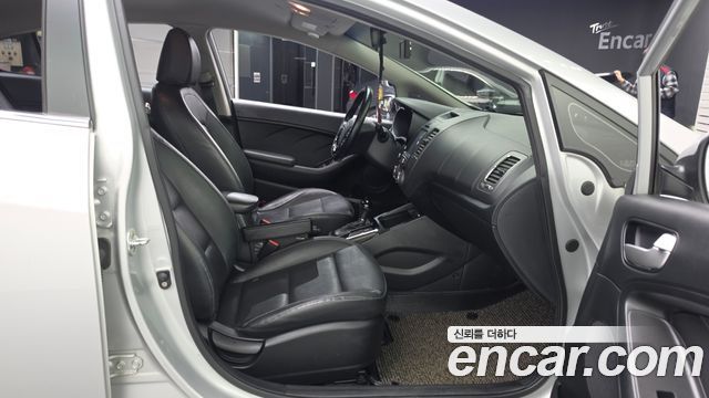 Kia K3 2017 — photo 17