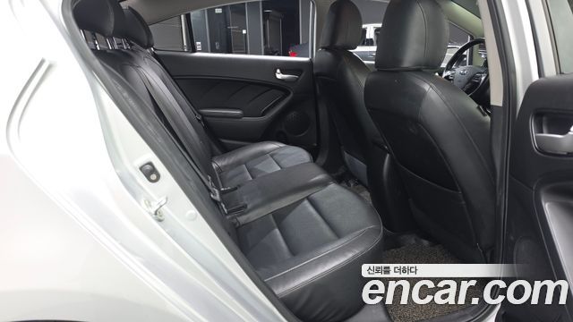 Kia K3 2017 — photo 18