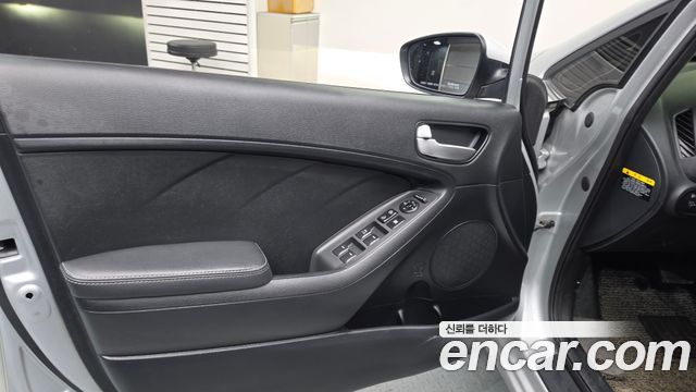 Kia K3 2017 — photo 14