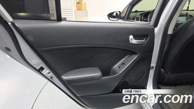Kia K3 2017 — photo 15