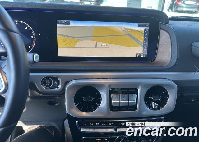 Mercedes-Benz G-Class 2021 — photo 9