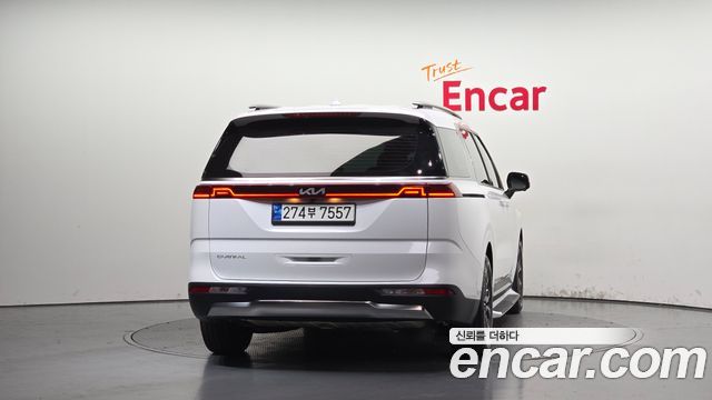 Kia Canival 2023 — photo 4