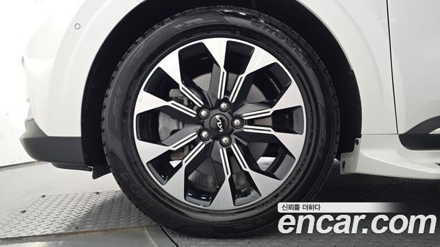 Kia Canival 2023 — photo 5