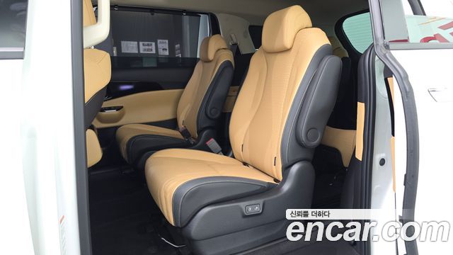 Kia Canival 2023 — photo 17