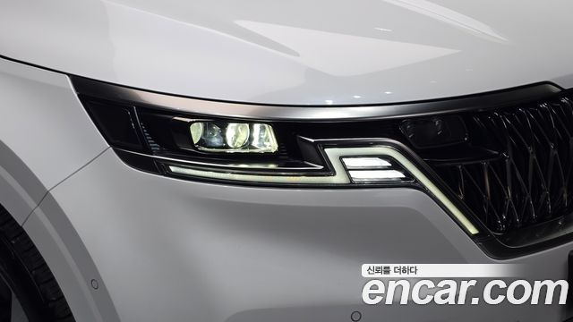 Kia Canival 2023 — photo 8