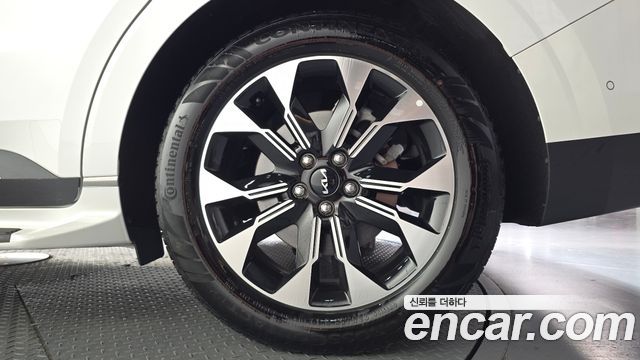 Kia Canival 2023 — photo 29