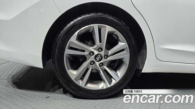 Hyundai AVANTE 2018 — photo 5