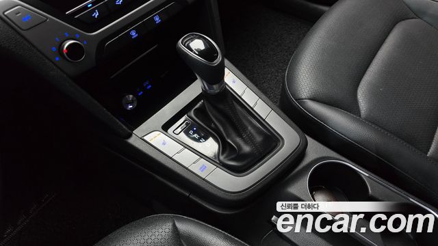 Hyundai AVANTE 2018 — photo 9