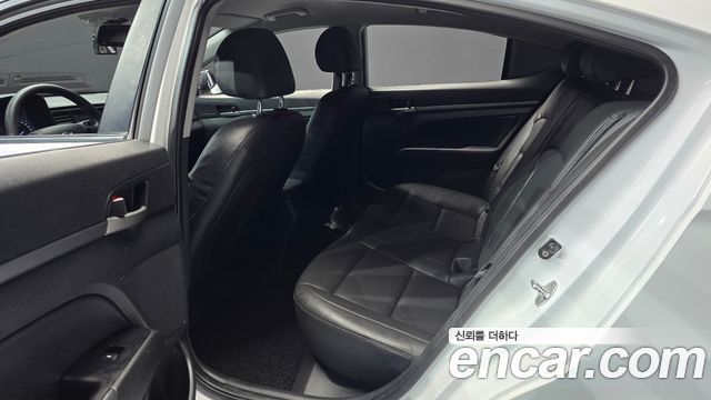 Hyundai AVANTE 2018 — photo 12