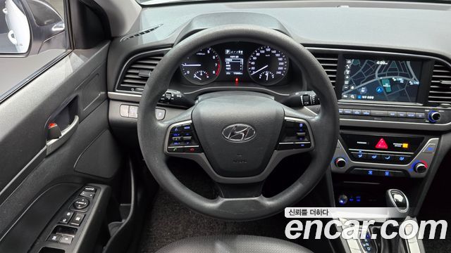 Hyundai AVANTE 2018 — photo 13