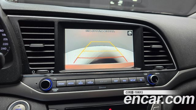 Hyundai AVANTE 2018 — photo 15