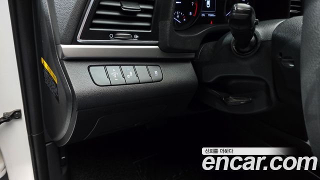 Hyundai AVANTE 2018 — photo 18