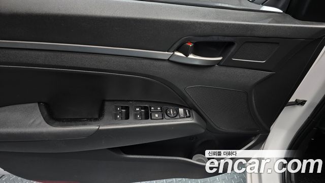 Hyundai AVANTE 2018 — photo 19