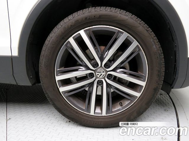 Volkswagen Tiguan 2020 — photo 20