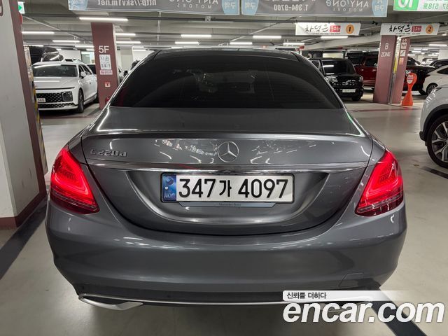 Mercedes-Benz C-Class 2019 — photo 2