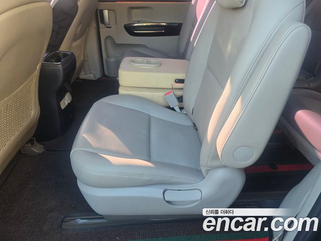 Kia Canival 2017 — photo 13