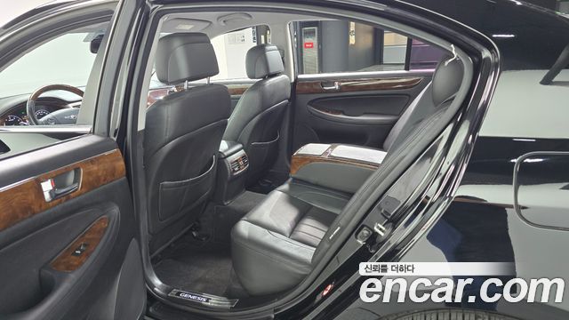 Hyundai Genesis 2011 — photo 11