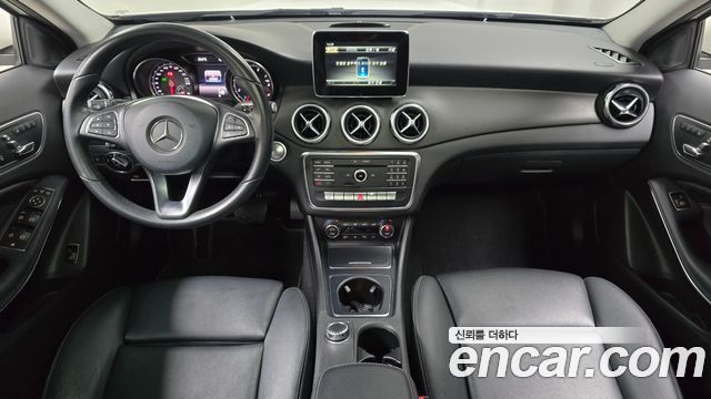 Mercedes-Benz GLA-Class 2018 — photo 10