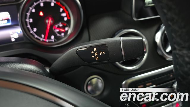 Mercedes-Benz GLA-Class 2018 — photo 12