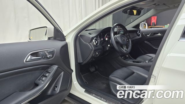 Mercedes-Benz GLA-Class 2018 — photo 13