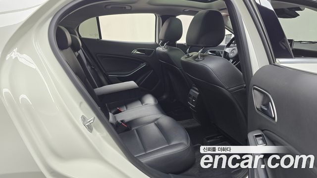 Mercedes-Benz GLA-Class 2018 — photo 17