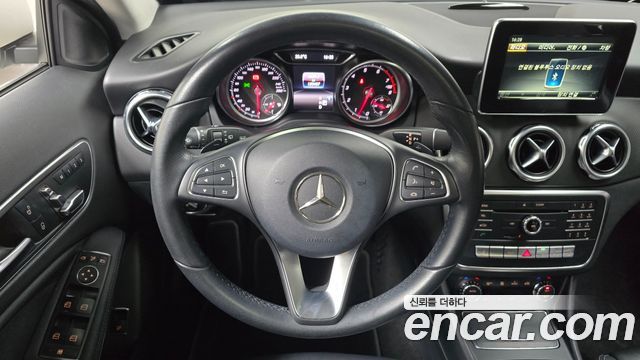 Mercedes-Benz GLA-Class 2018 — photo 18