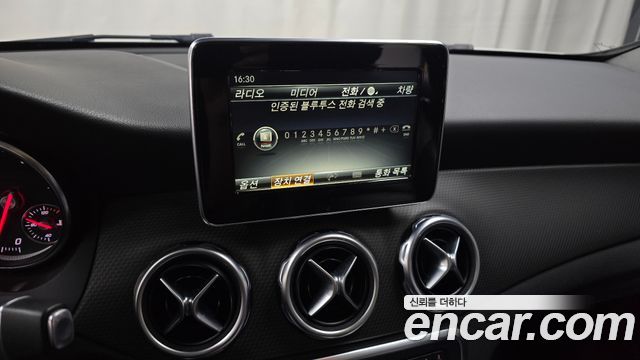 Mercedes-Benz GLA-Class 2018 — photo 19
