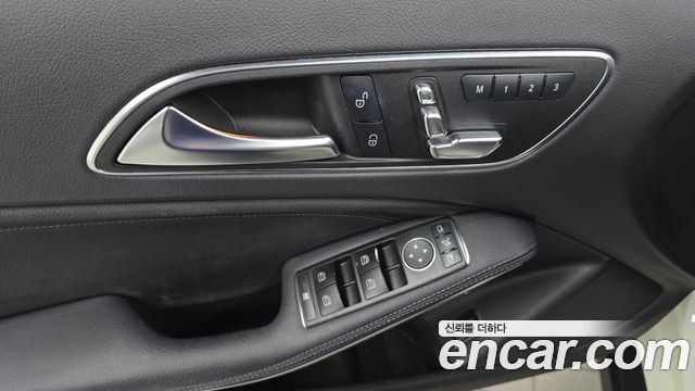 Mercedes-Benz GLA-Class 2018 — photo 24