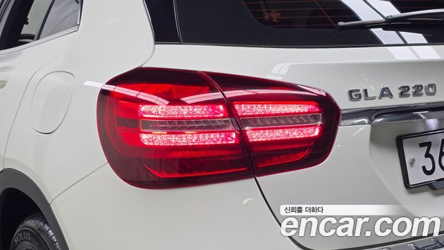 Mercedes-Benz GLA-Class 2018 — photo 9